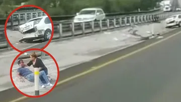 Vehículo accidentado sobre la autopista México-Tuxpan tras un choque en Zempoala.