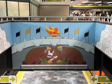 Murales y elementos gráficos en la renovada estación Universidad del Metro de la Ciudad de México.