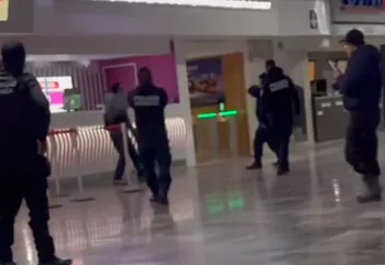 Hombre ataca a policía en la central de autbuses de Pachuca