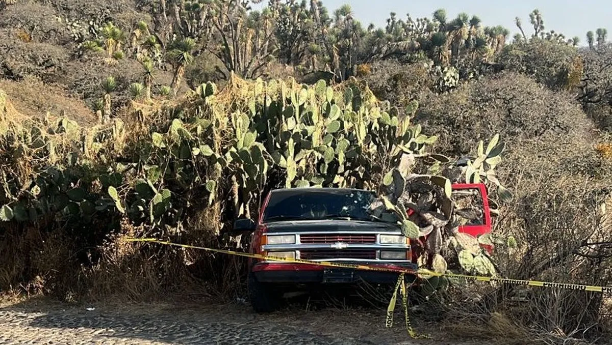Doble Homicidio en Nopala de Villagrán: Encuentran cuerpos en camioneta y entre la maleza