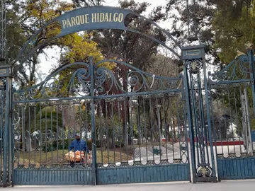 Pachuca: ¡Mujer da a luz en el Parque Hidalgo y ciudadanos la auxilian!