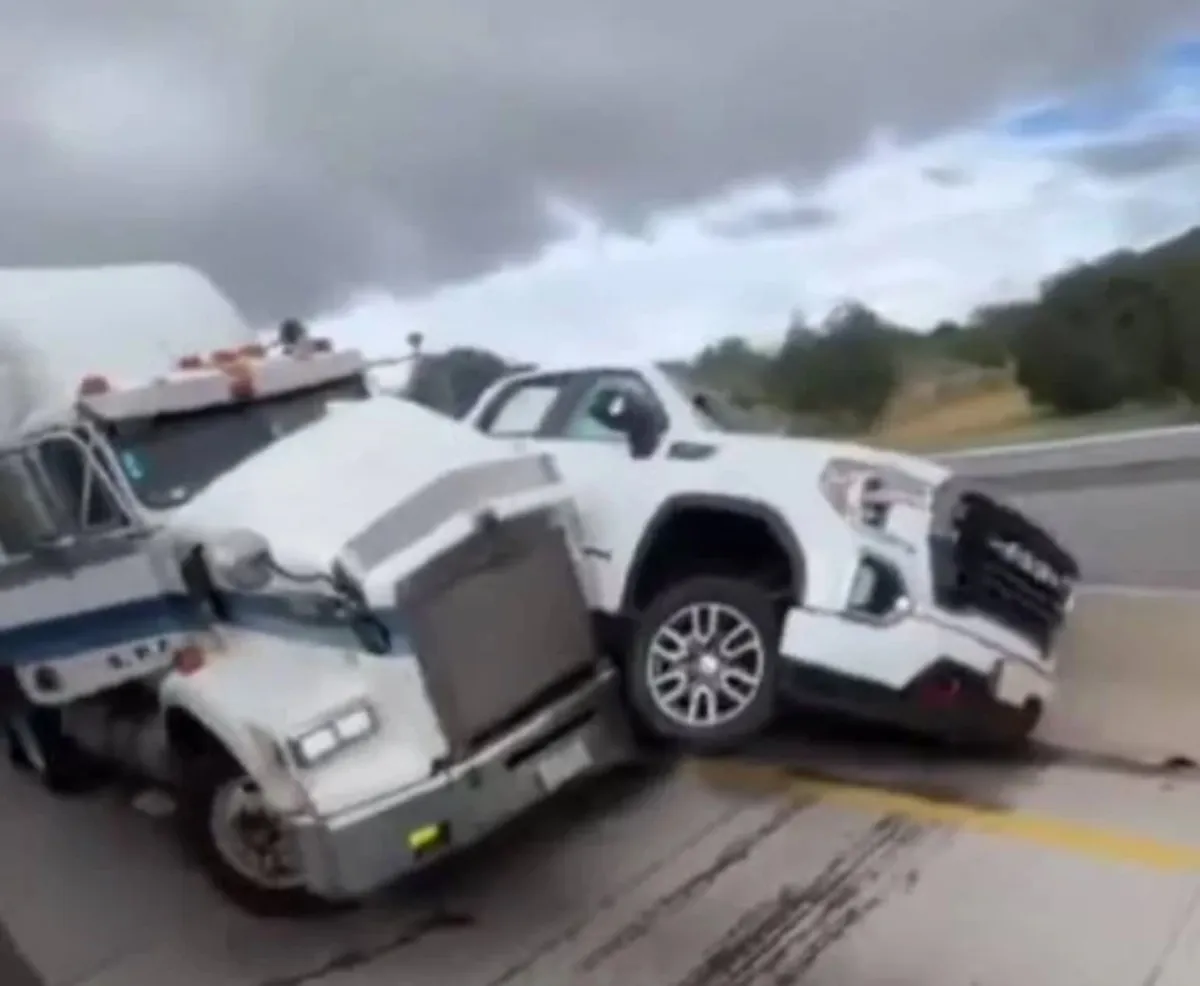 Autopista Arco Norte: tráiler embiste a camioneta para evitar robo