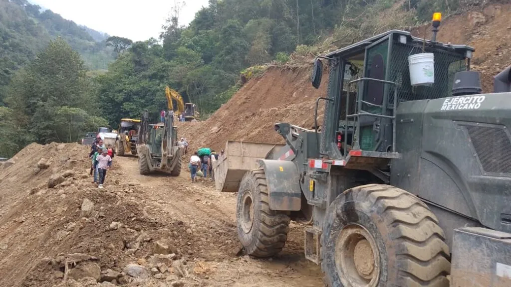 Siguen los rescates y la ayuda humanitaria en Hidalgo tras la emergencia