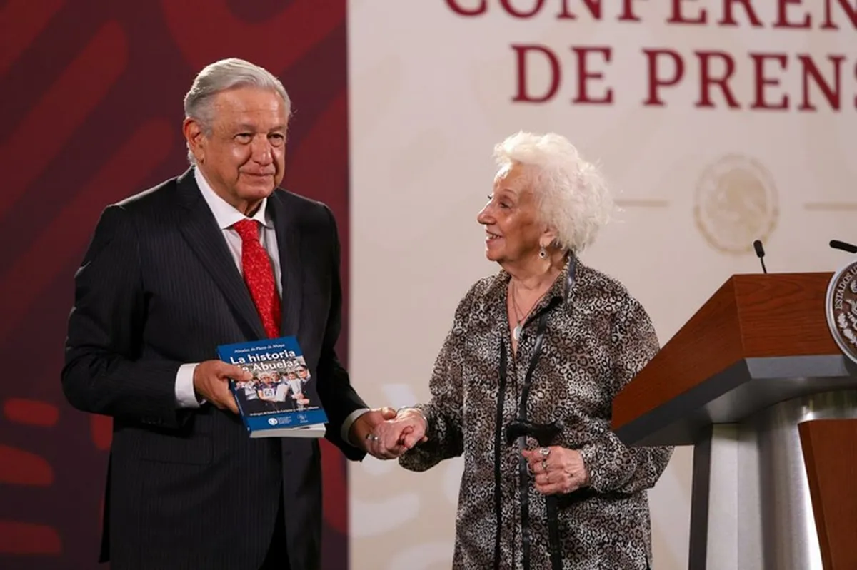 Recibe AMLO a Estela de Carlotto, fundadora de la organización Abuelas de Plaza de Mayo en Argentina