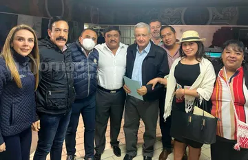AMLO visita Tula; promete nuevo hospital del IMSS