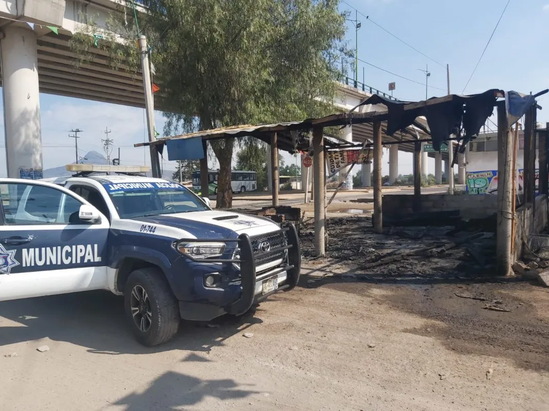 Incendio arrasa con puesto de elotes en Hidalgo