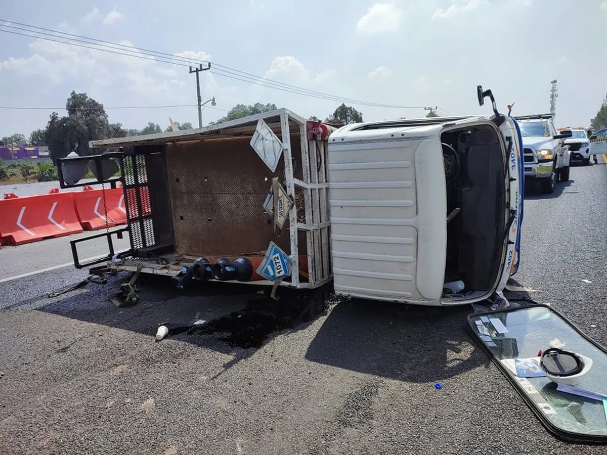 Reportan volcadura de camioneta en la México-Pachuca