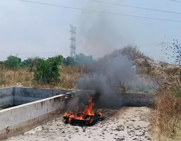 Incendio por quema de llantas en Atitalaquia