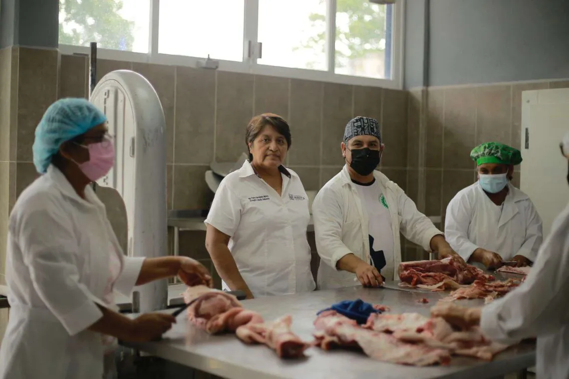 Huejutla impulsa el autoempleo con taller de elaboración de productos cárnicos