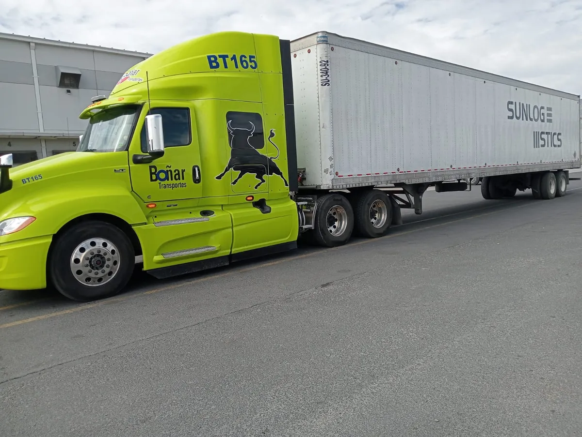 Tula de Allende: recuperan tráiler que transportaba tequila