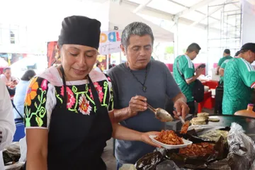 Platillos tradicionales exhibidos durante el Festival Sabor a Hidalgo en Zempoala.