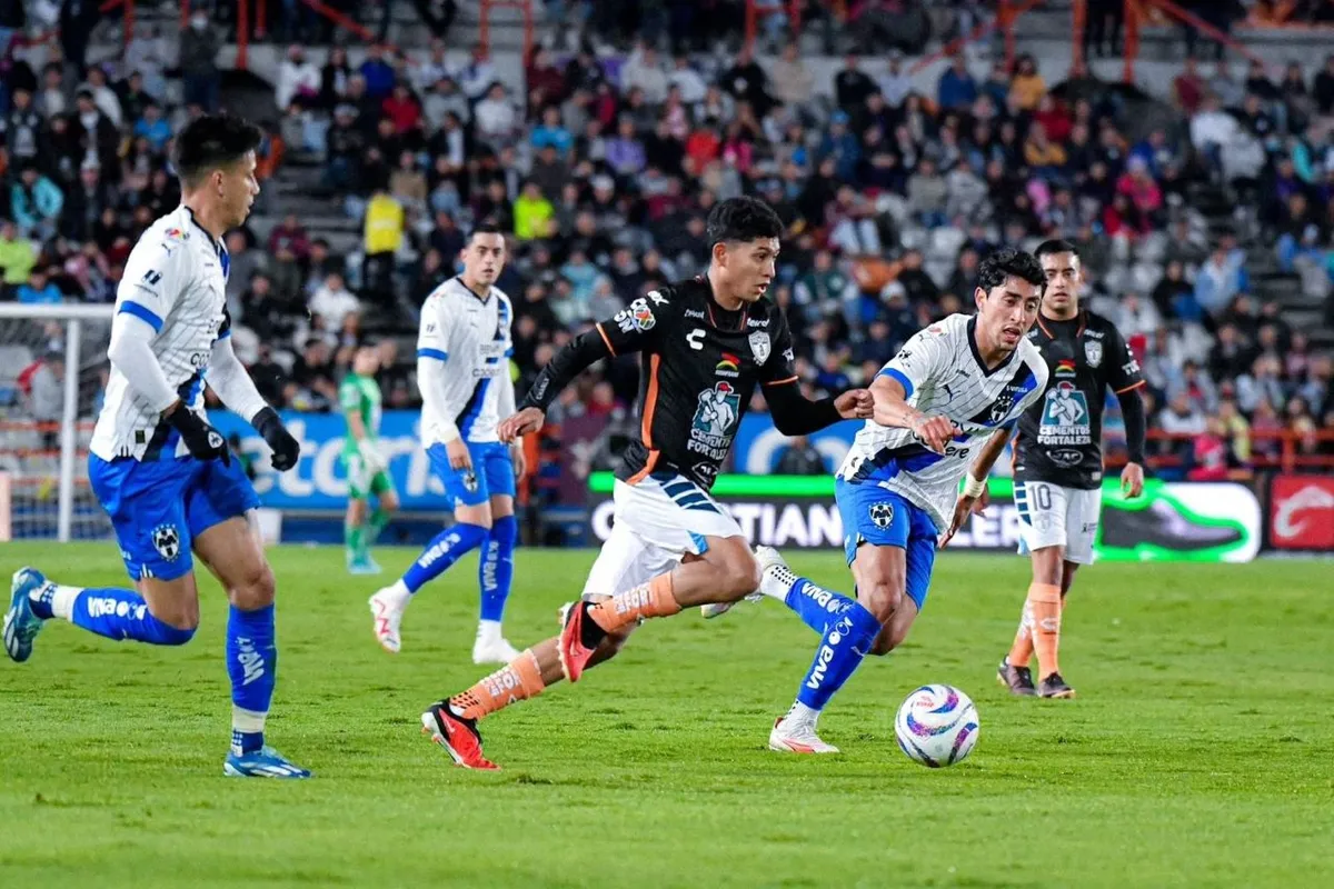 Foto de jugadores del Pachuca, quienes podrían acceder a la Liguilla a través del Paly-In de la Liga MX.