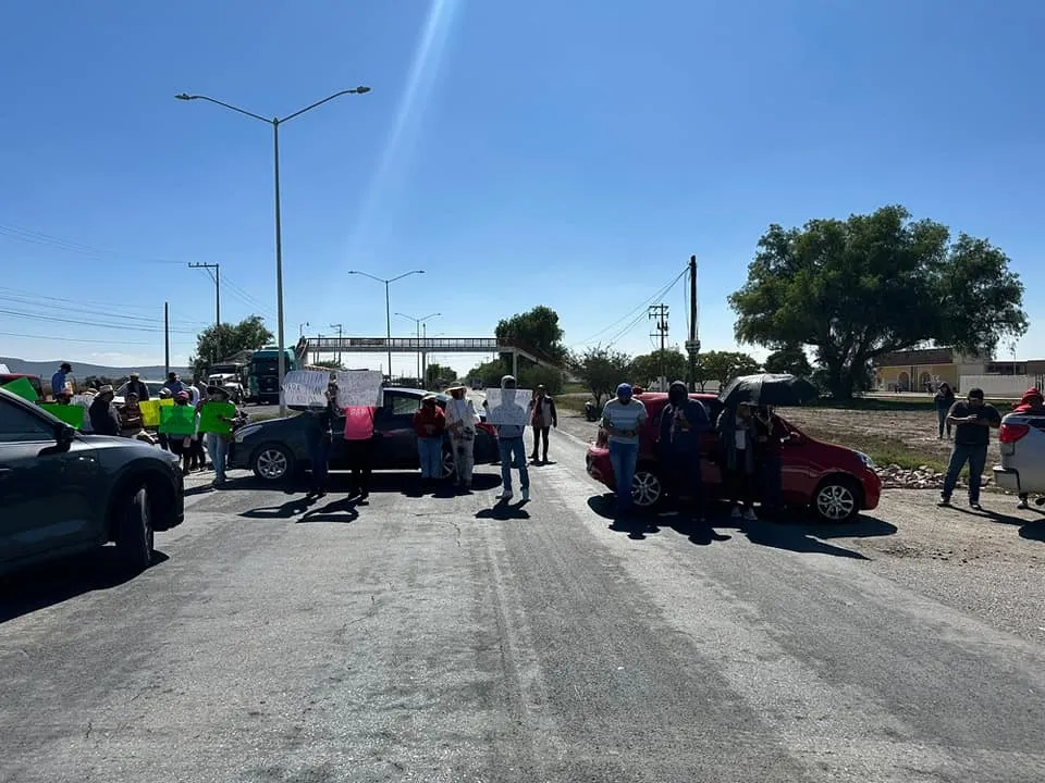 Familiares de secuestrado ofrecen recompensa y bloquean la carretera Mixquiahuala-Tlahuelilpan
