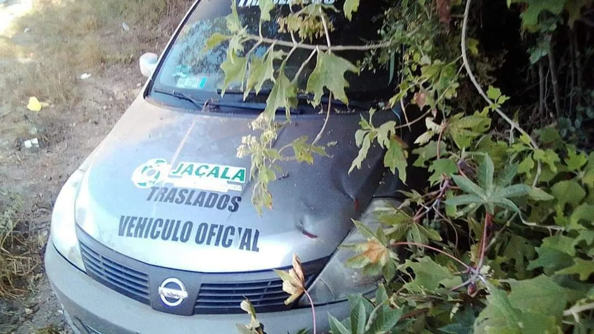 Jacala: vehículo del gobierno protagoniza accidente; viajaban adultos y un niño