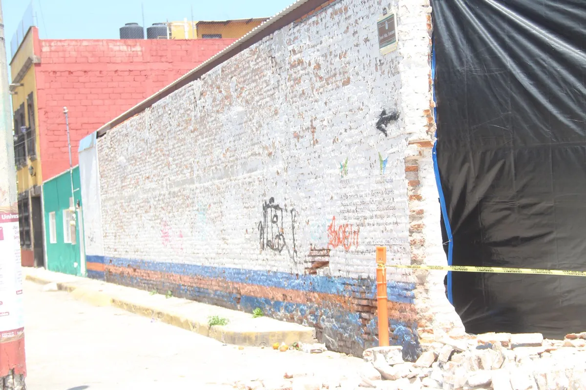 Pachuca: vecinos de Maestranza exigen a INFRA reconstruir muros tras colapso de barda