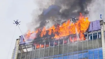 VIDEO | Drones extinguen un incendio en un rascacielos chino
