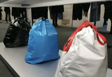 Balenciaga lanza bolsa de basura en 36 mil pesos