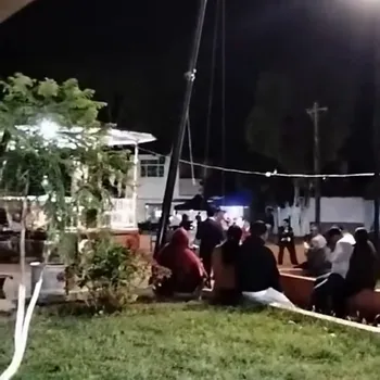 Conductor presuntamente ebrio arrolla puestos de tianguis en Tolcayuca