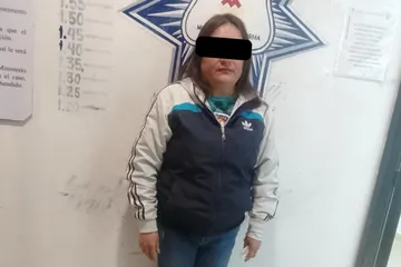 Detienen a mujer en Mineral de la Reforma por arrastrar a su perro con el auto