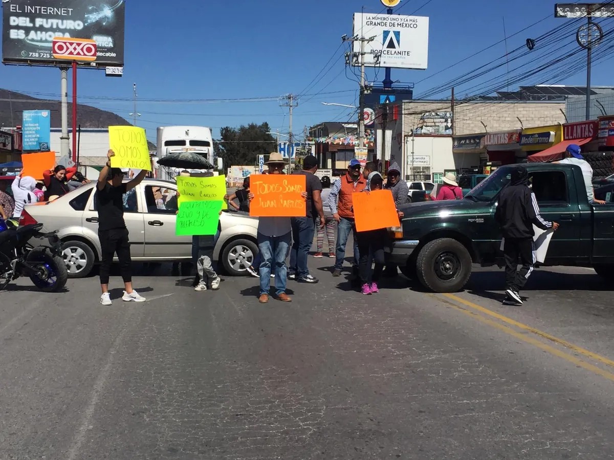 Familiares de secuestrado ofrecen recompensa y bloquean la carretera Mixquiahuala-Tlahuelilpan
