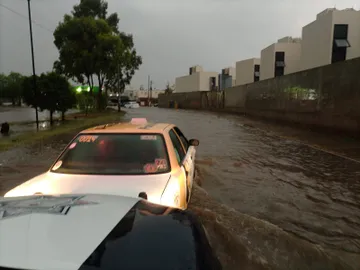 Protección Civil y Seguridad Ciudadana despliegan operativos tras la caída de granizo en el municipio.