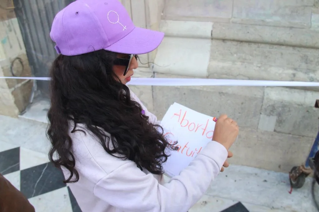 “Mercadita Las Insurgentas” visibiliza barreras al aborto legal en Pachuca