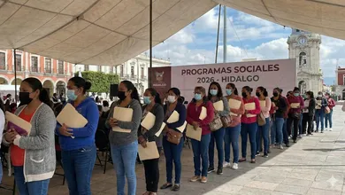 Mujeres formadas con documentos para el registro de programas sociales y apoyos del bienestar en Hidalgo 2026.