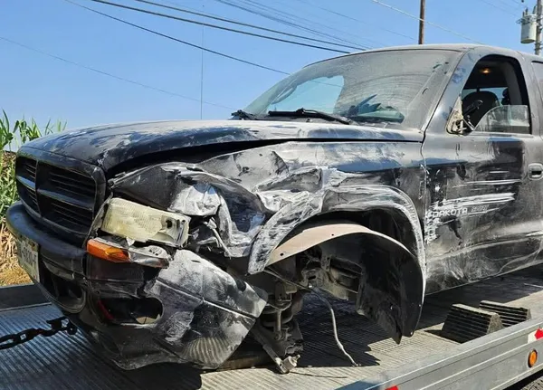 Choque de automovilista contra una casa en Ixmiquilpan deja cuantiosos daños materiales