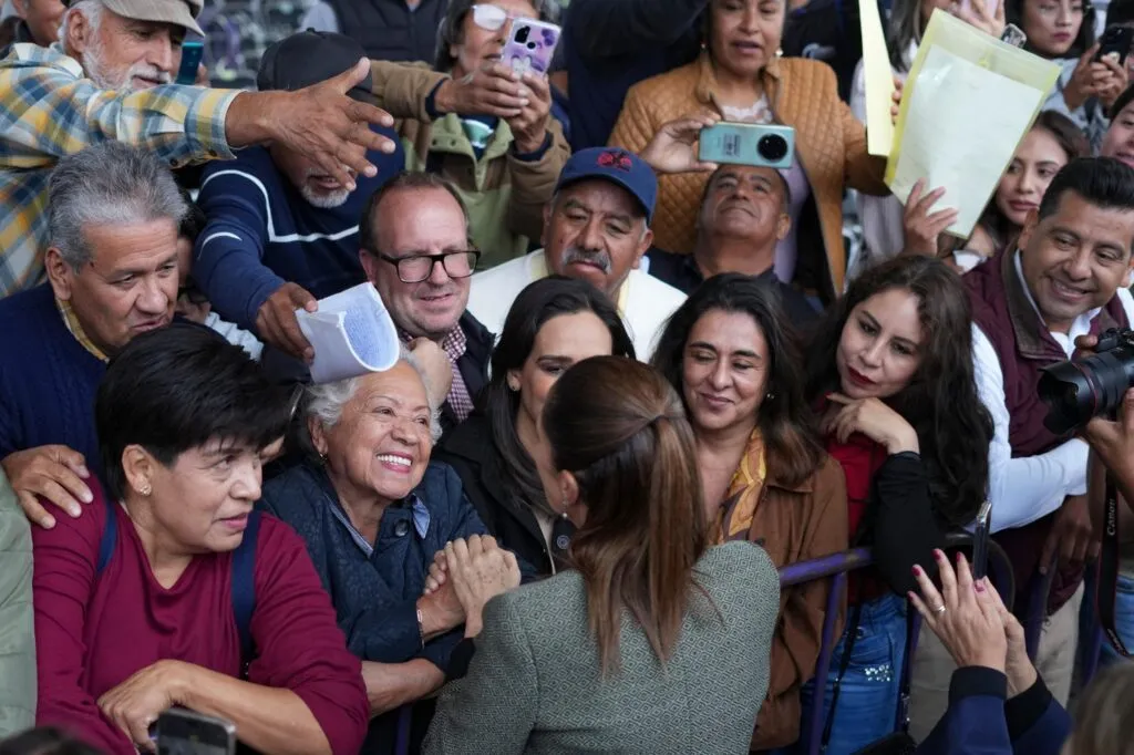 Sheinbaum visita 16 estados y reunió a 250 mil ciudadanos