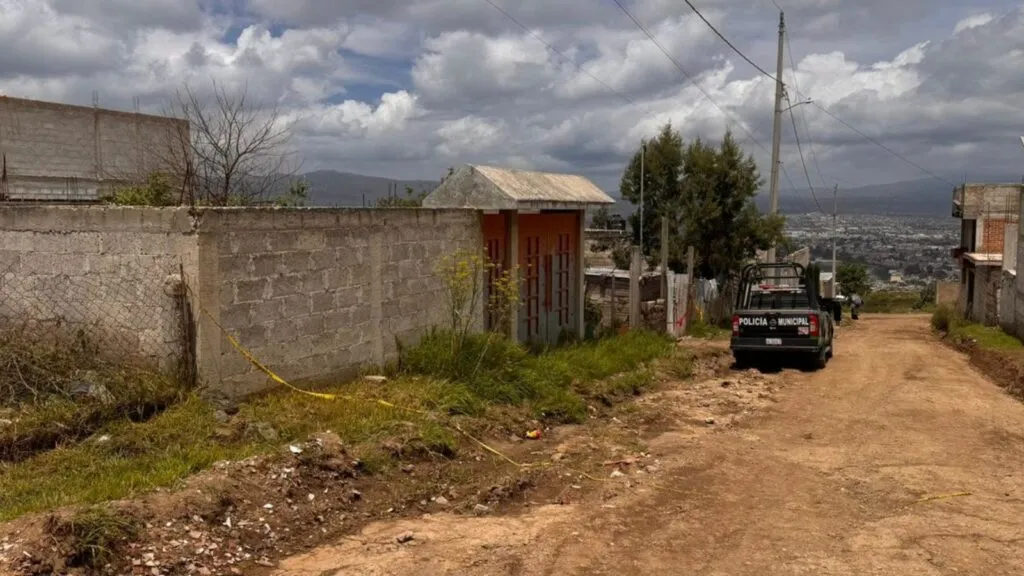 Hallan fosa clandestina en Tulancingo; extraen siete cuerpos