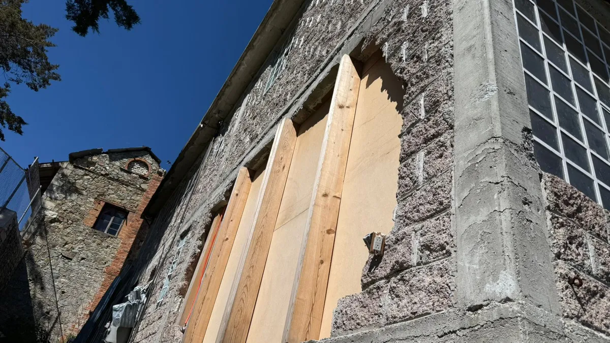 Casa afectada por derrumbe del muro en Mina La Dificultad