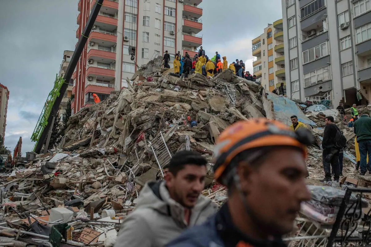 Brigadas mexicanas han rescatado a tres personas con vida tras sismo en Turquía