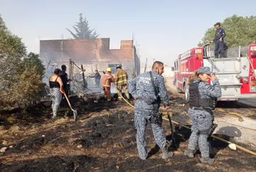Casas y vehículos calcinados tras incendio en Tizayuca