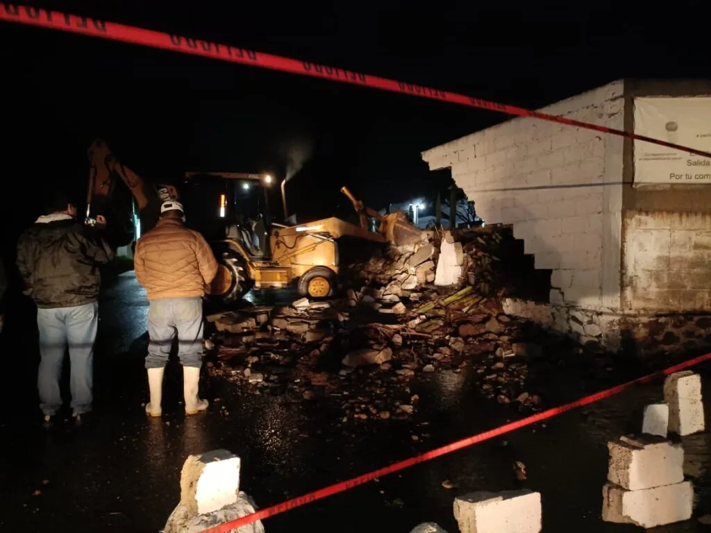 Evalúan daños en escuelas de Tezontepec de Aldama tras lluvias