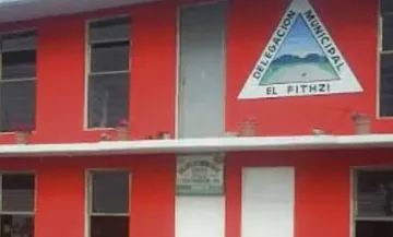 Hombre resbala desde barda al patio de una casa en Ixmiquilpan