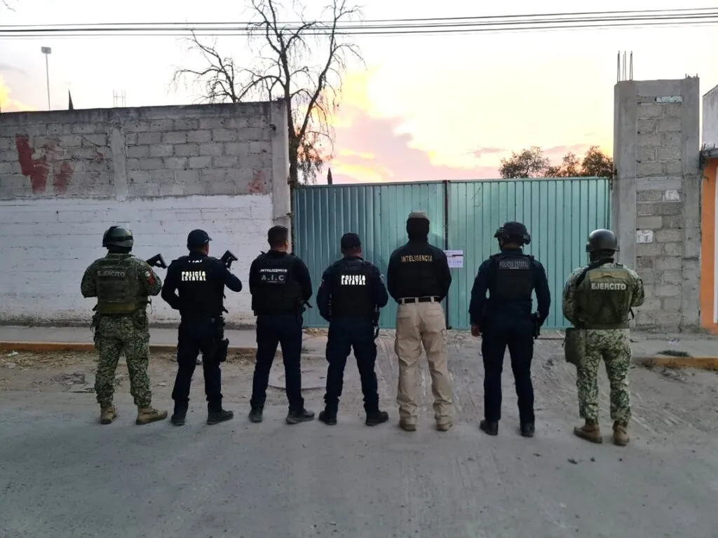 Decomisan vehículos de carga y 300 dosis de droga en Tepetitlán