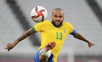 Dani Alves contrata a abogado de Lionel Messi