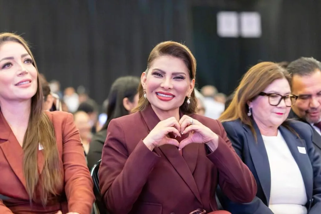 Promueven la autoexploración mamaria como hábito para cuidar la salud de las mujeres