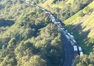 Autopista México-Tuxpan cumple 24 horas cerrada tras explosión de pipa