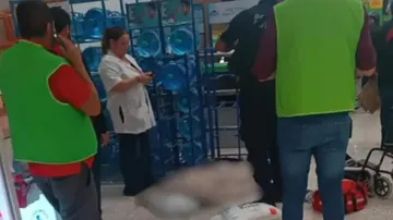 Momentos de tensión en Pachuca: hombre muere en Aurrerá de Plaza Bella, PGJEH investiga posibles causas naturales.