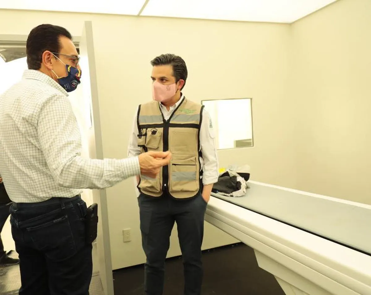 Omar Fayad Zoé Robledo