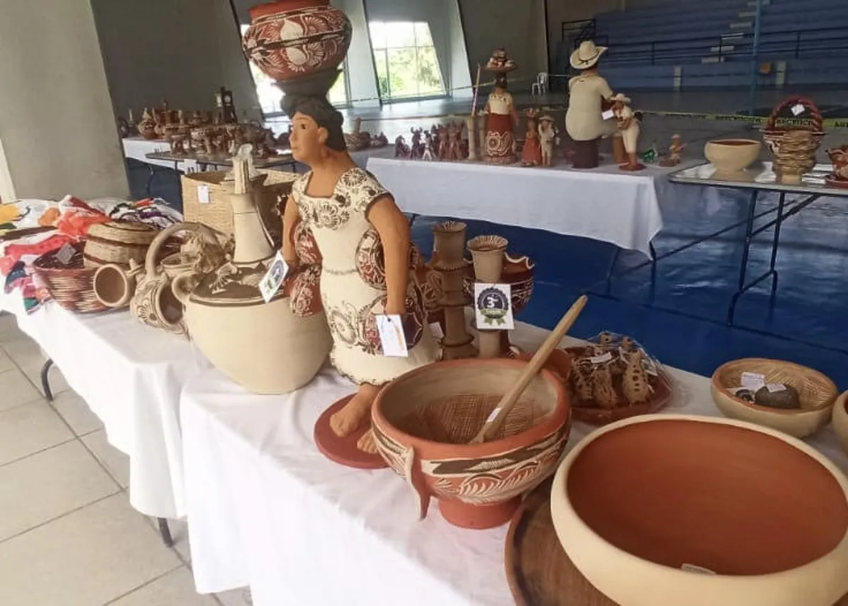 Reconocen a 57 artesanos de la Huasteca Hidalguense