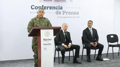 Conferencia de prensa sobre la detención de 14 personas vinculadas al huachicoleo en México.