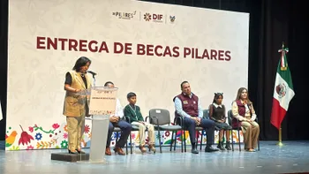 Entrega de becas PILARES en Hidalgo