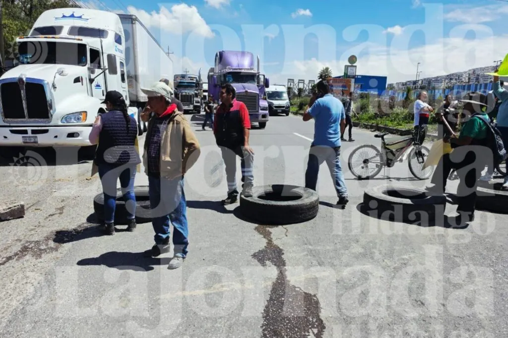 Tensión en Tepeji del Río: liberan con granaderos bloqueo por obras del tren México-Querétaro