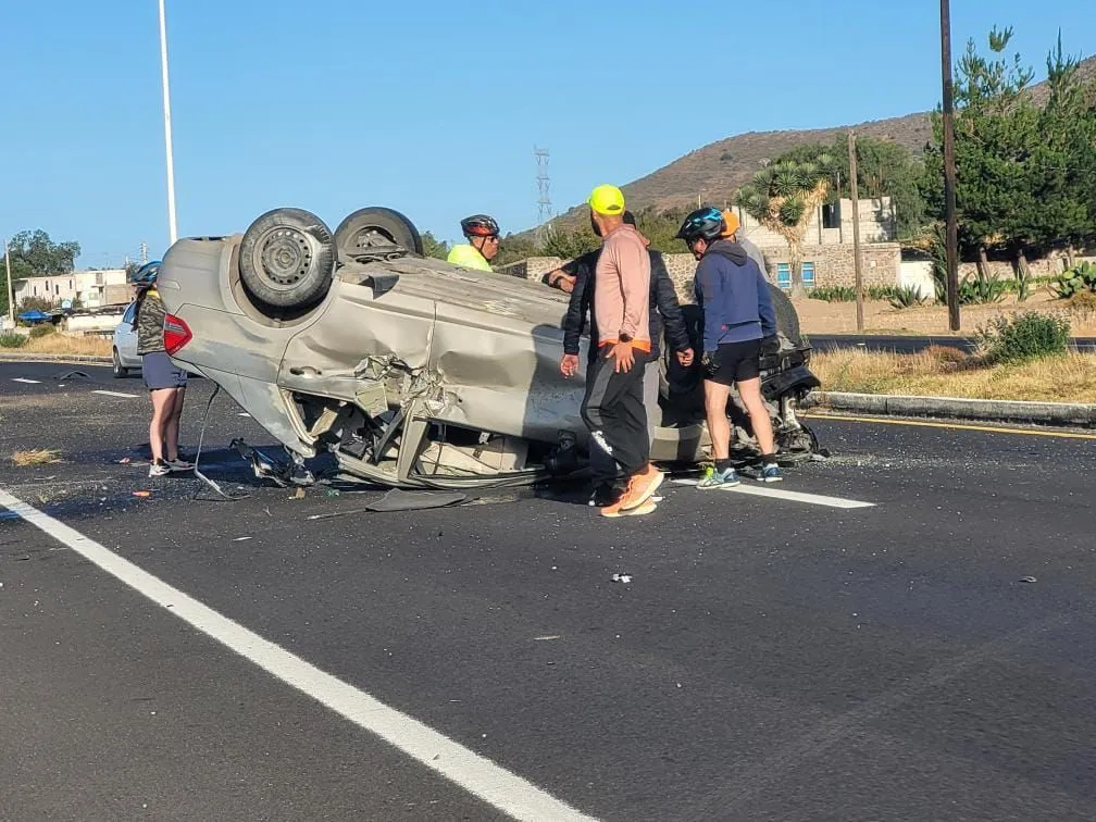 Accidente en la carretera Pachuca-Sahagún: registran volcadura de auto