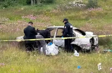 Hallan cuerpos calcinados en vehículo incendiado entre los límites de Hidalgo y Edomex