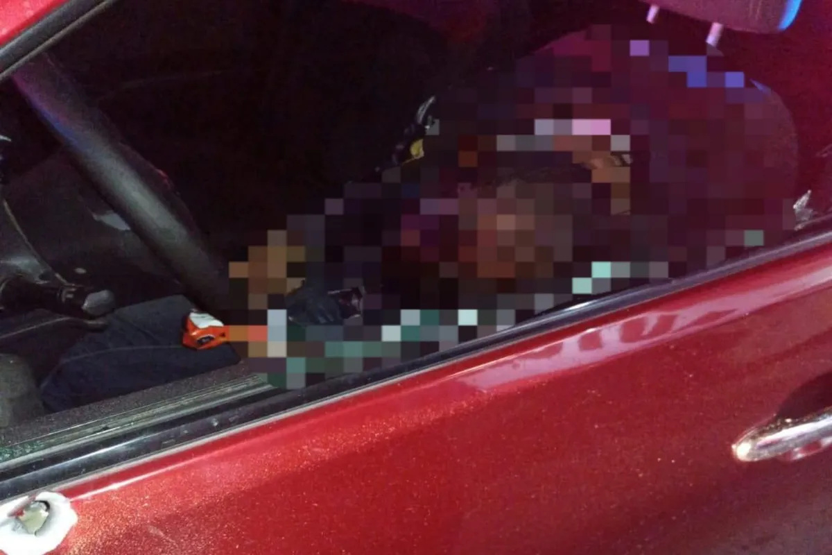 Matan a tiros a hombre dentro de su auto en Tula