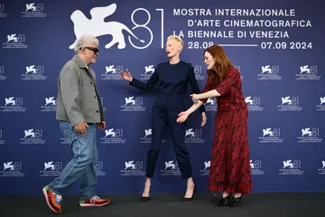 Almodóvar presenta en Venecia su gran aventura en inglés, ‘La habitación de al lado’