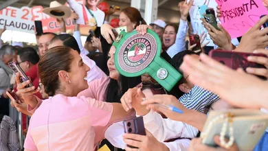 Presidenta Claudia Sheinbaum y gobernador Rubén Rocha Moya en evento oficial en Culiacán.